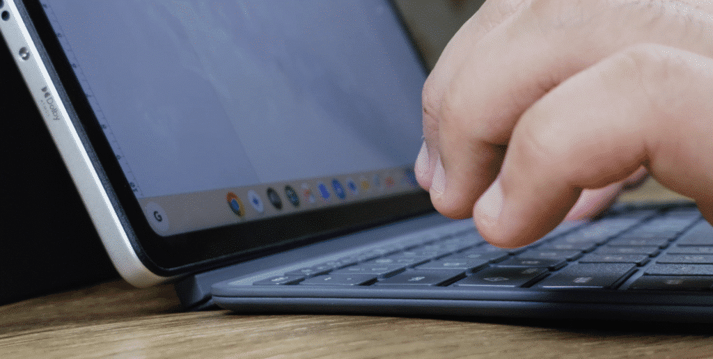 Asus Chromebook CM32 keyboard