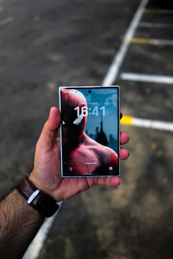 samsung galaxy z fold 8 outer screen