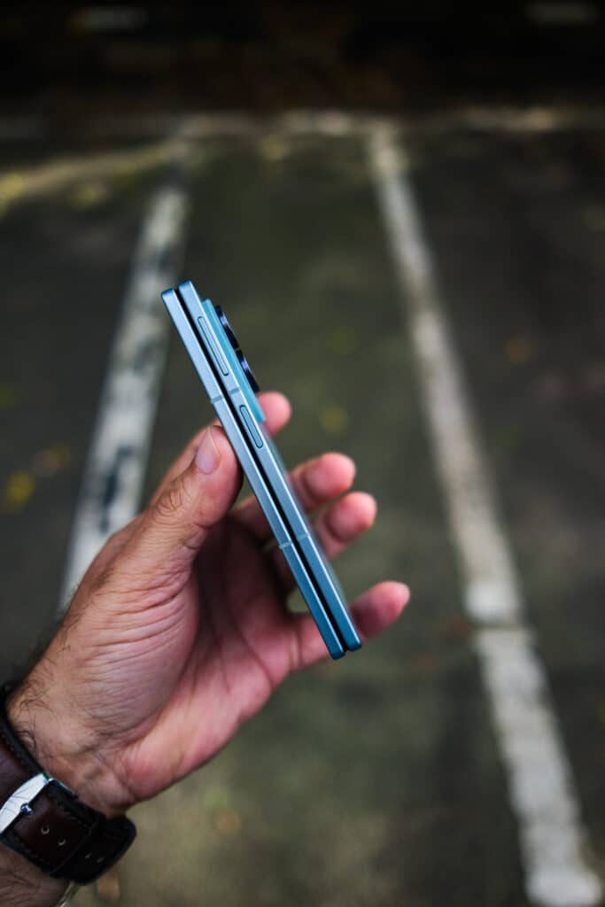 samsung galaxy z fold 8 thickenss