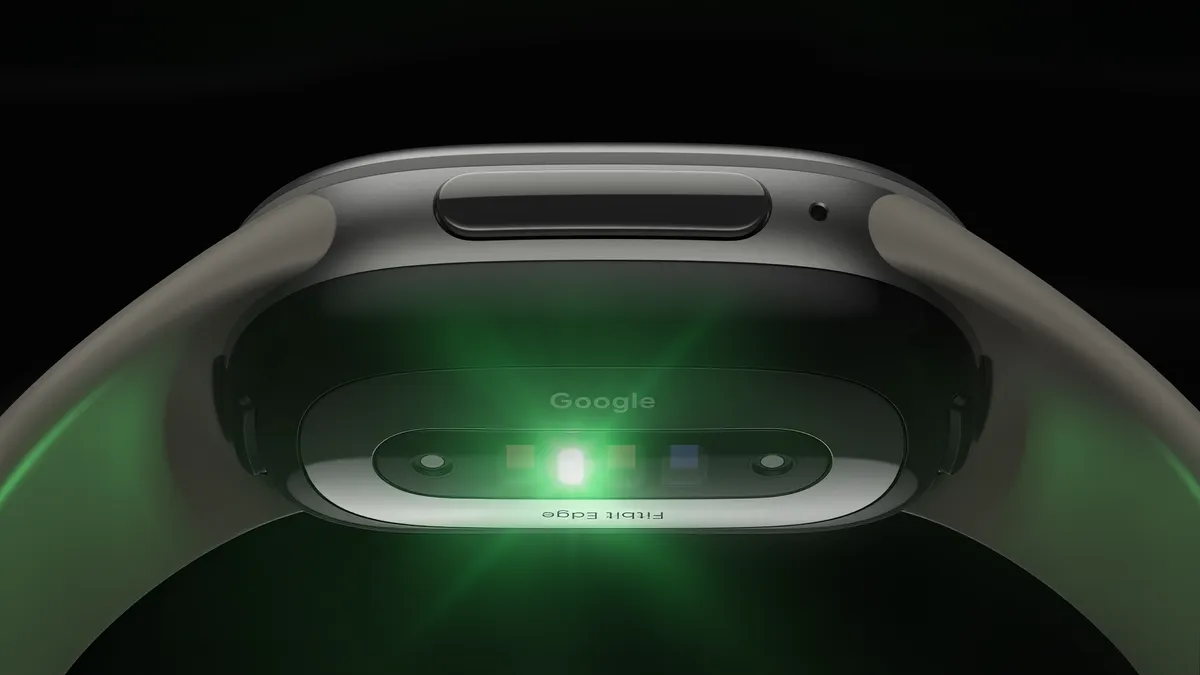 Google Fitbit Edge OLED display and design