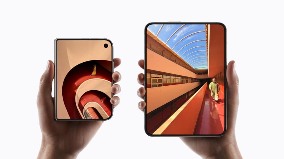 Apple iPhone Duo opened and closed display comparison