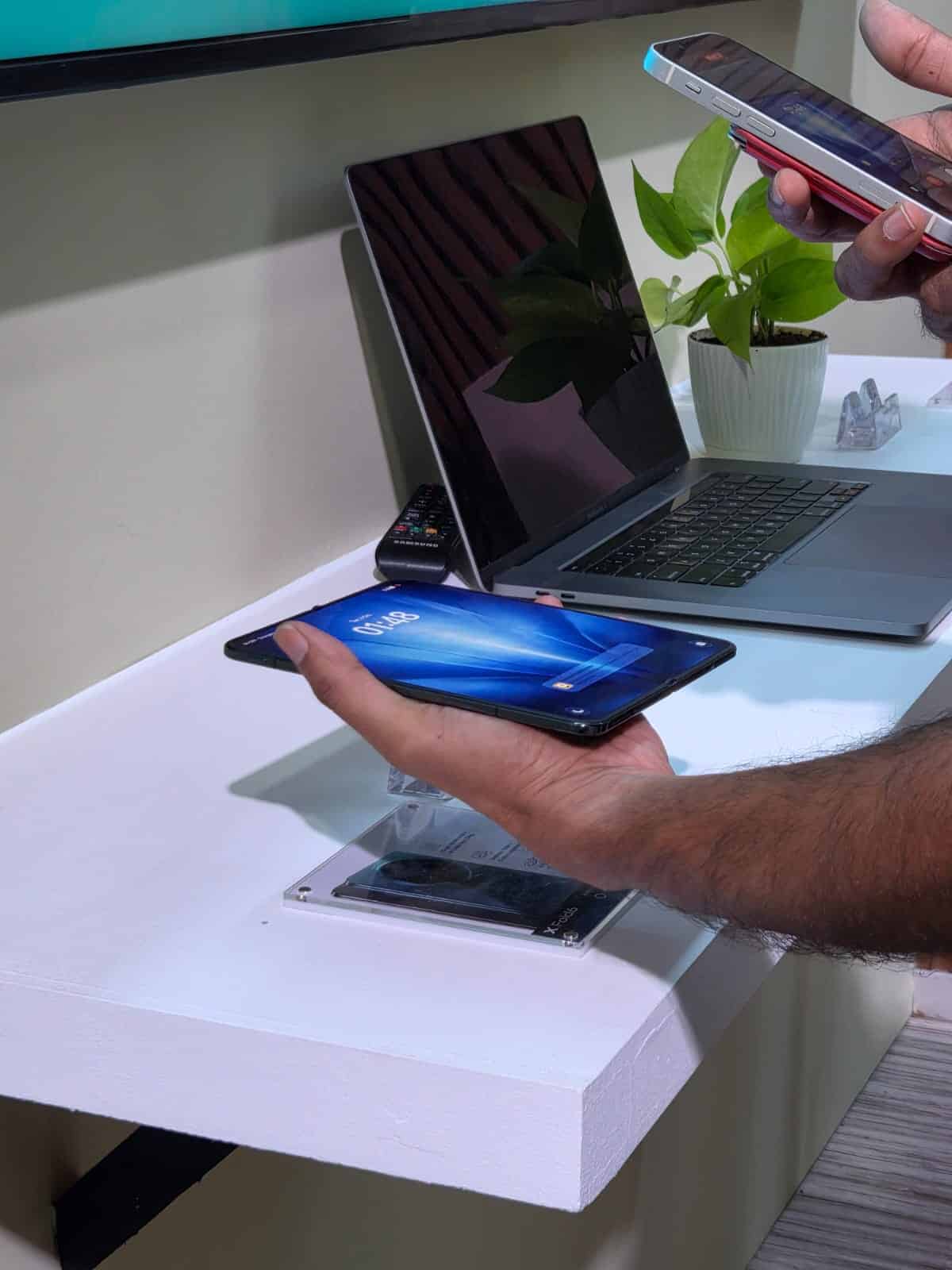vivo X Fold6 hands-on showing the foldable display